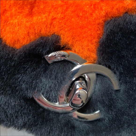 Chanel Limited Edition Patchwork Shearling FlapBag - Picture 9 of 16